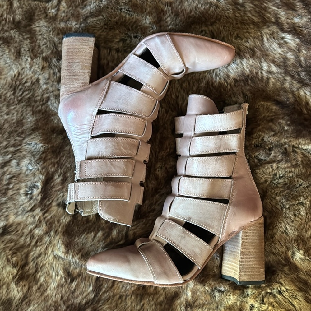Freebird by Steven Jagger in blush - 9